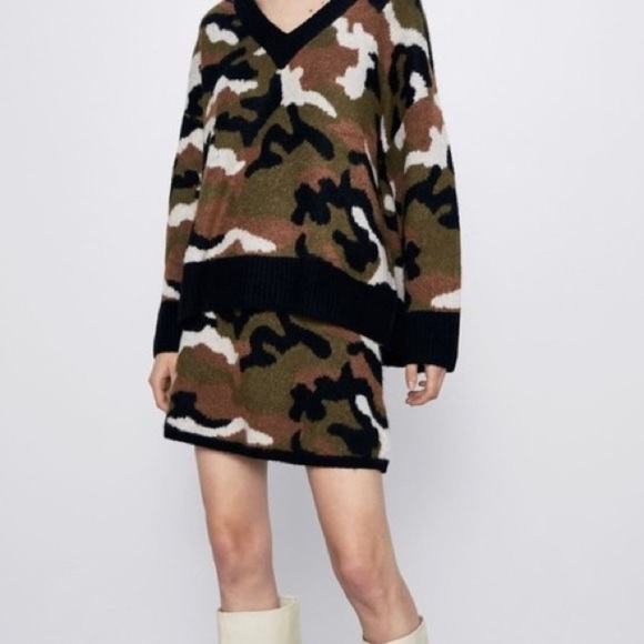 Zara Camouflage print sweater skirt.
NWT. Small - Picture 11 of 13